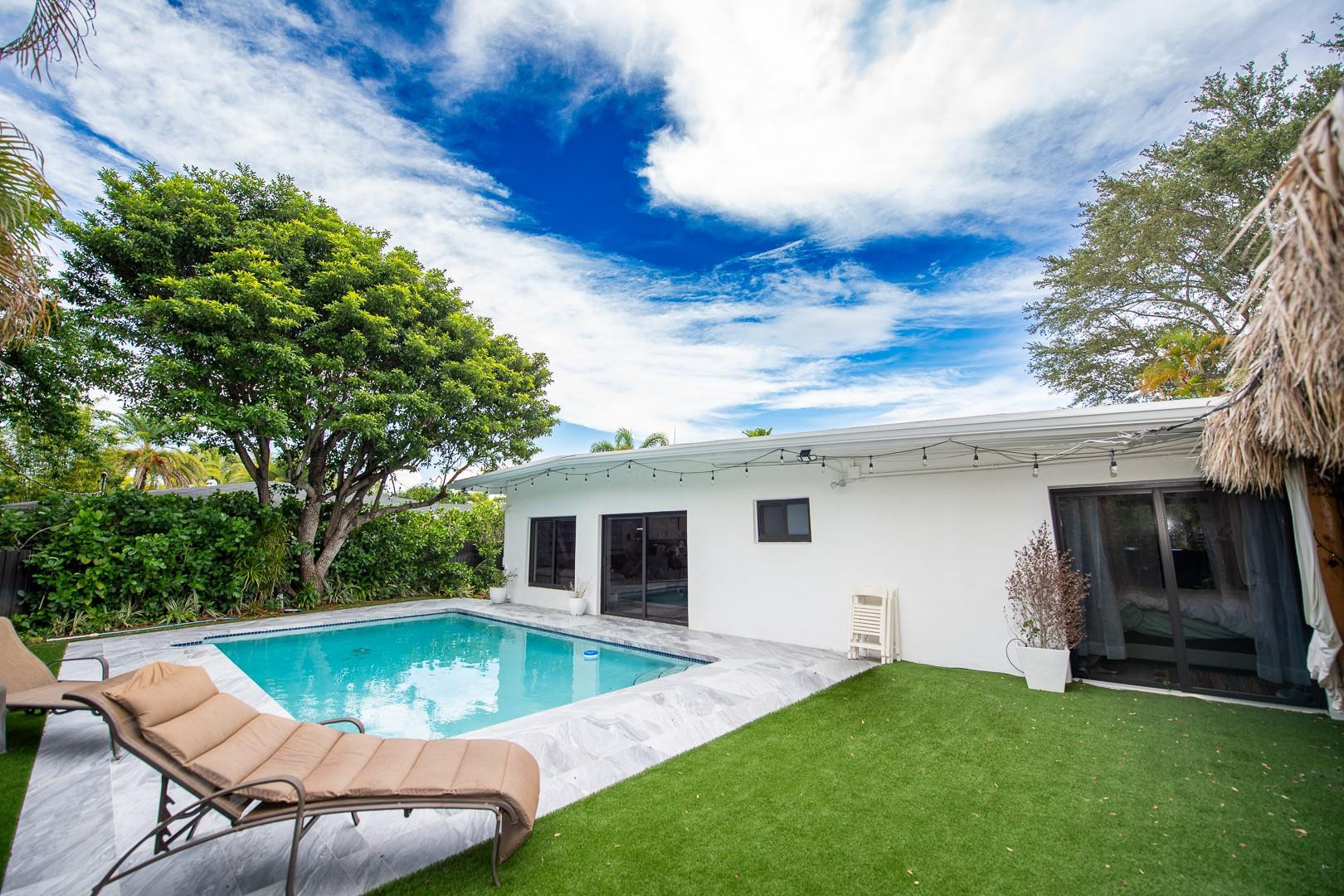 18560 NE 20th, North Miami Beach FL 33179