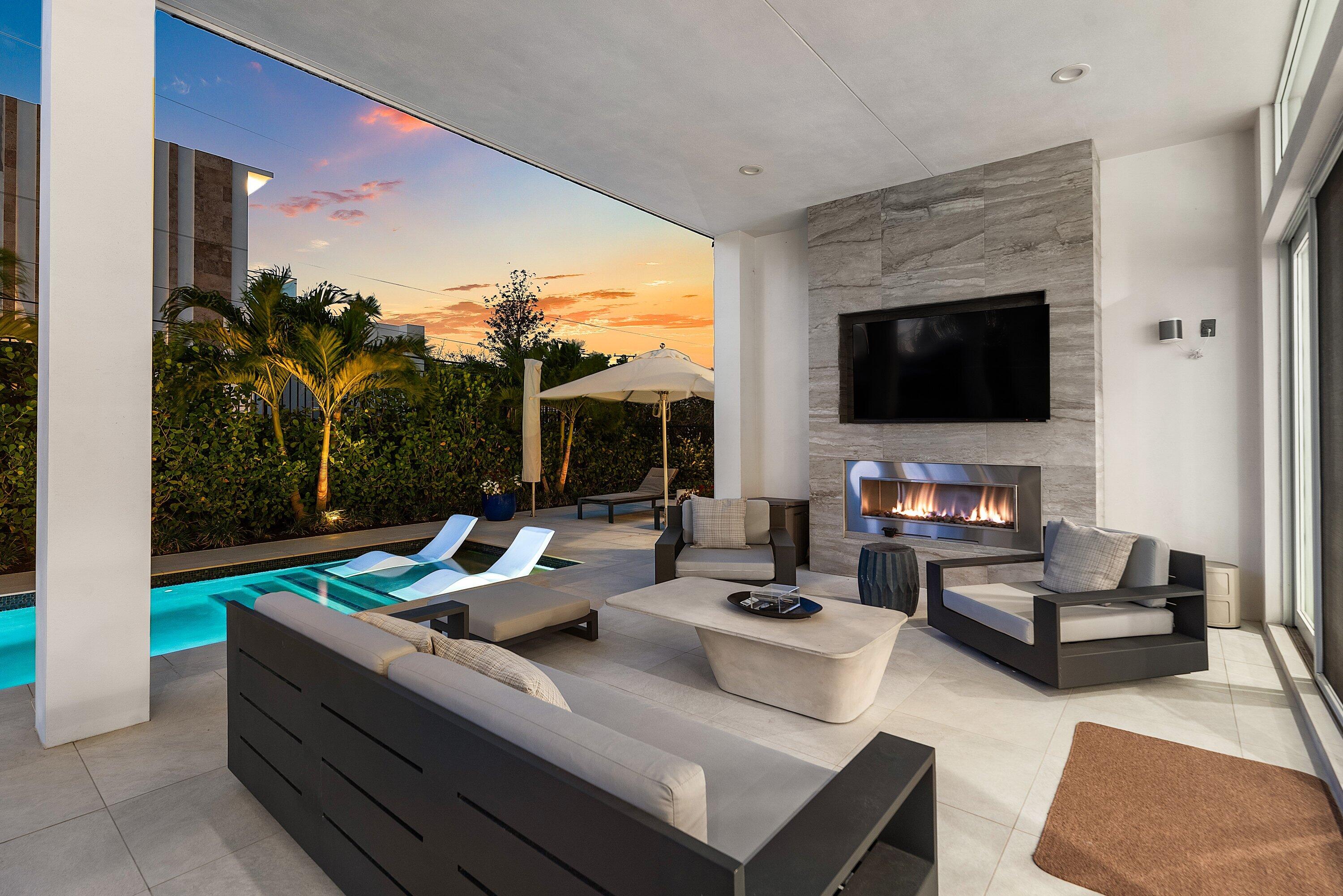 823 W Oyster, Lantana FL 33462