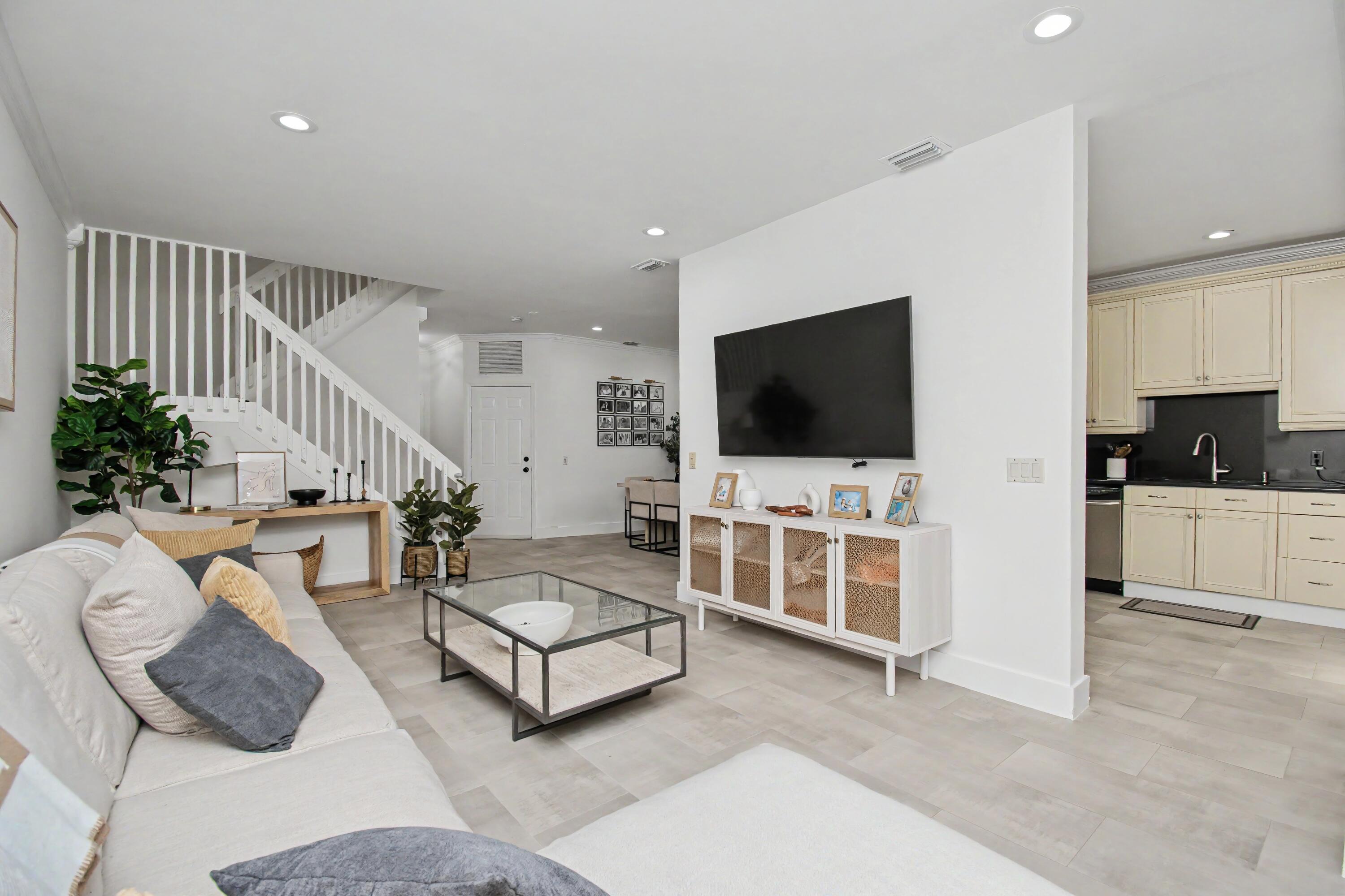 6744 Via Regina, Boca Raton FL 33433