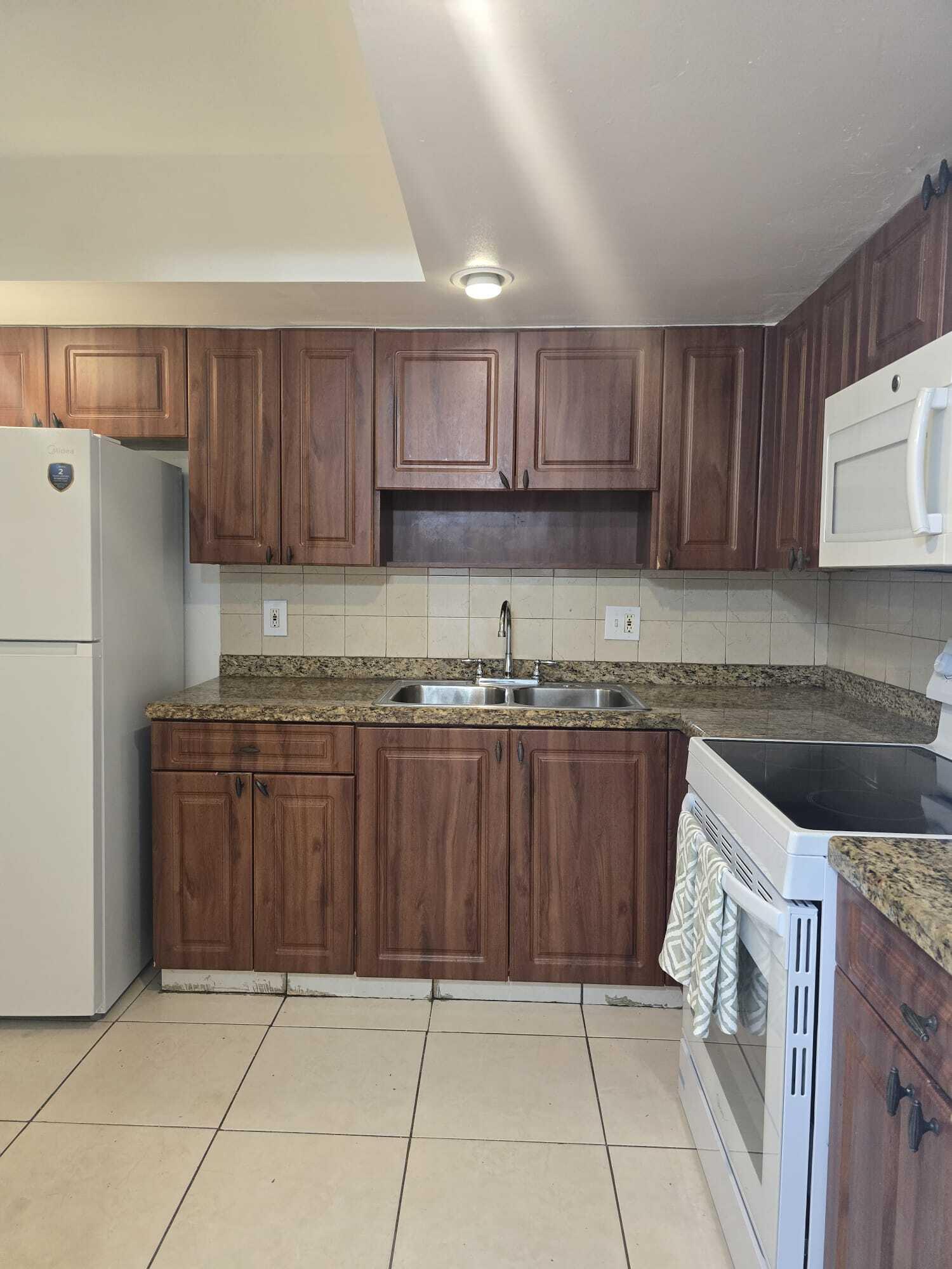 1201 SW 52nd #202-2, North Lauderdale FL 33068