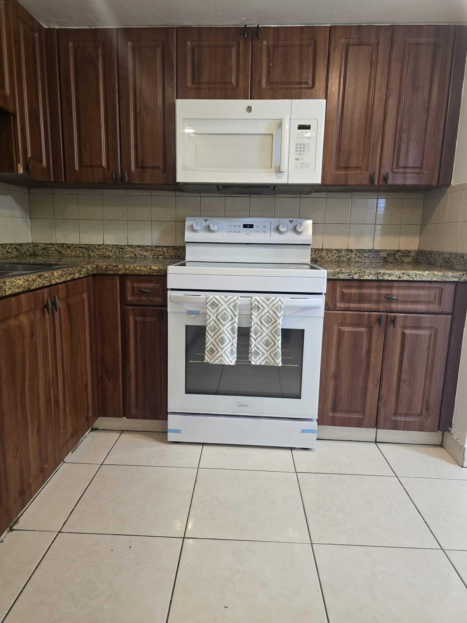 1201 SW 52nd #202-2, North Lauderdale FL 33068