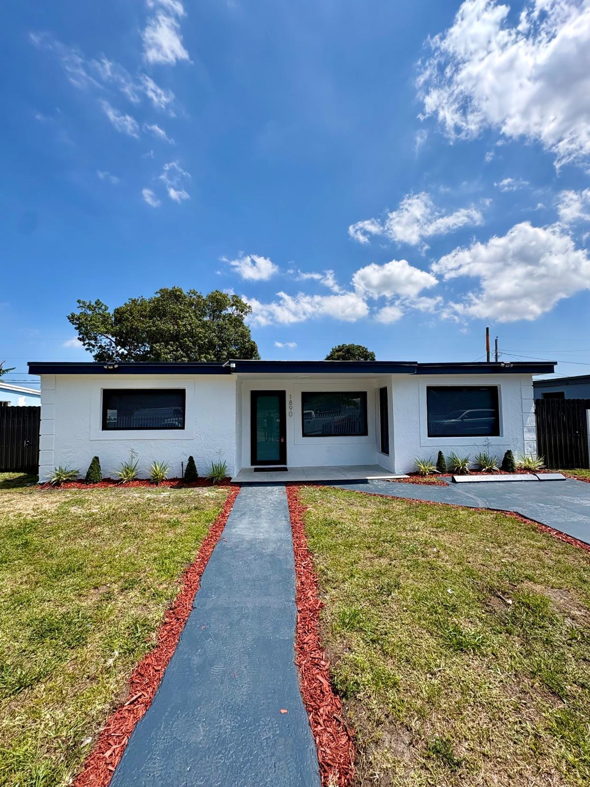 1890 Rutland, Opa Locka FL 33054