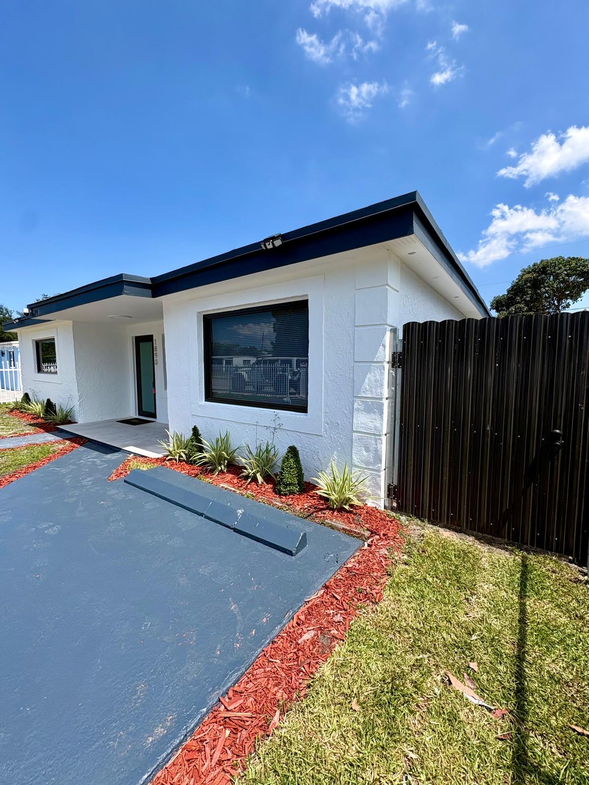 1890 Rutland, Opa Locka FL 33054