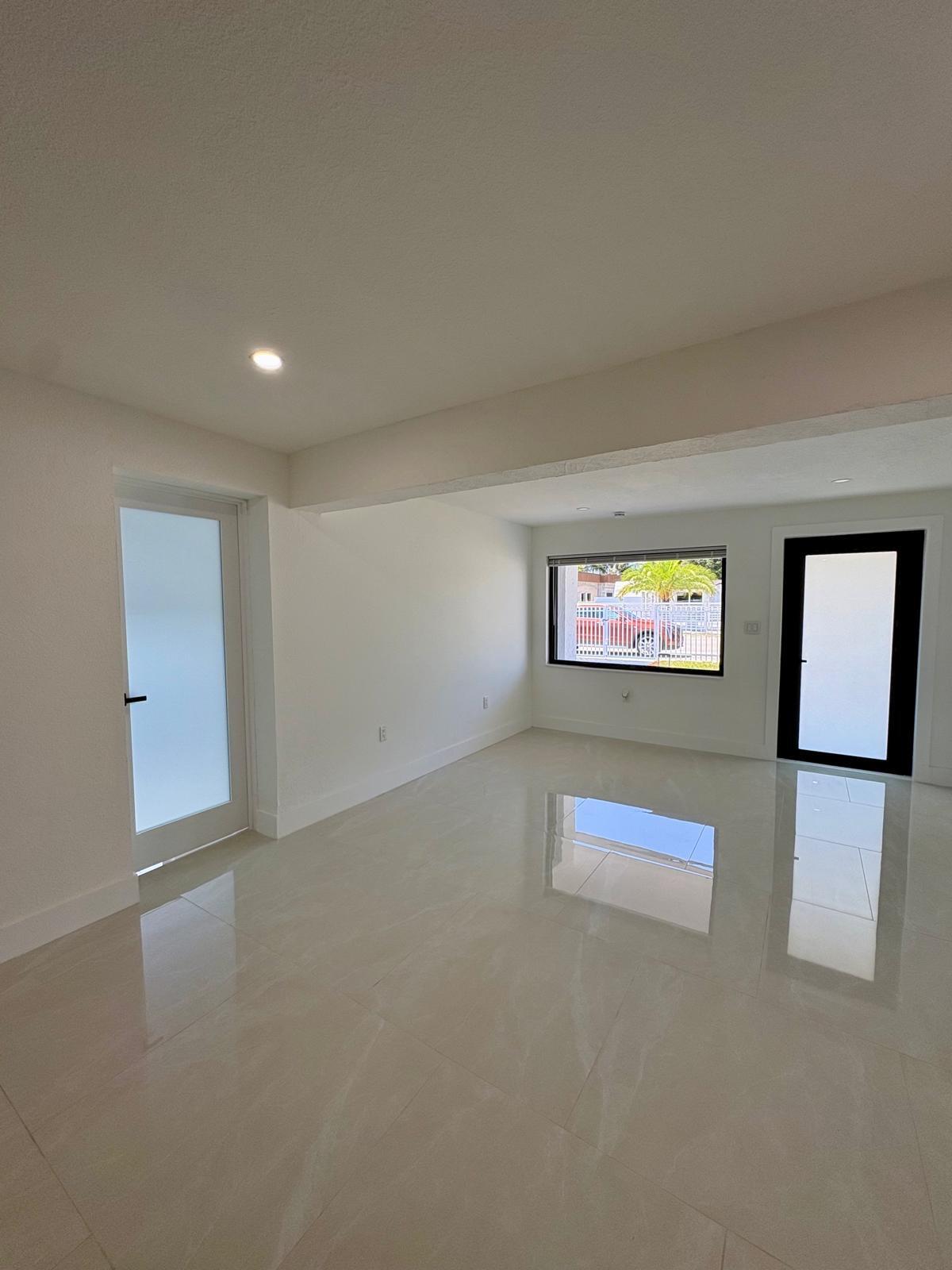 1890 Rutland, Opa Locka FL 33054