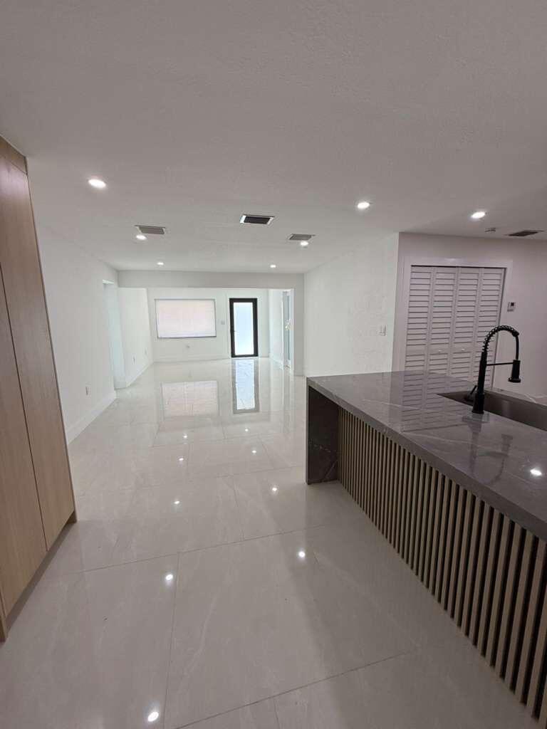 1890 Rutland, Opa Locka FL 33054