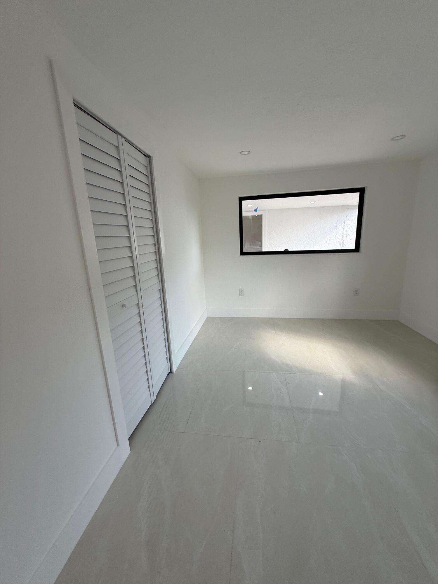 1890 Rutland, Opa Locka FL 33054
