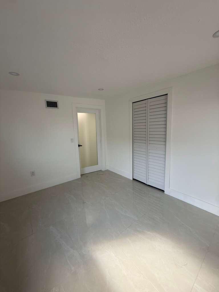 1890 Rutland, Opa Locka FL 33054