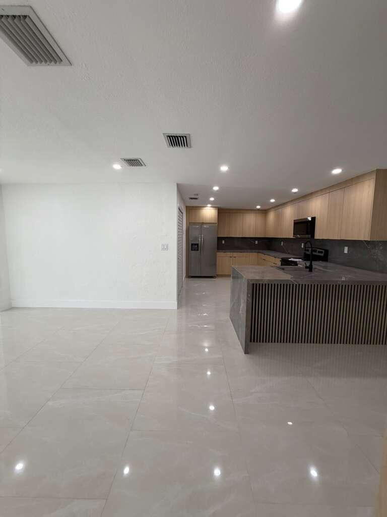 1890 Rutland, Opa Locka FL 33054