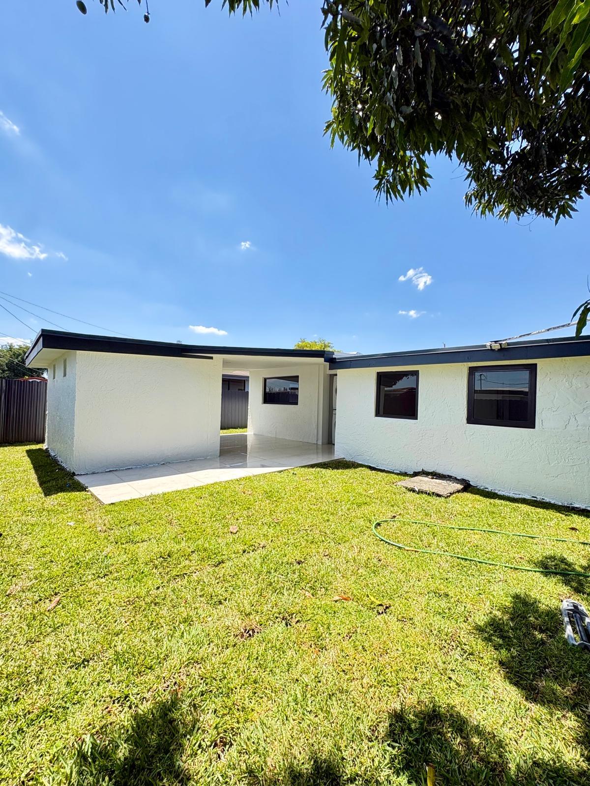 1890 Rutland, Opa Locka FL 33054
