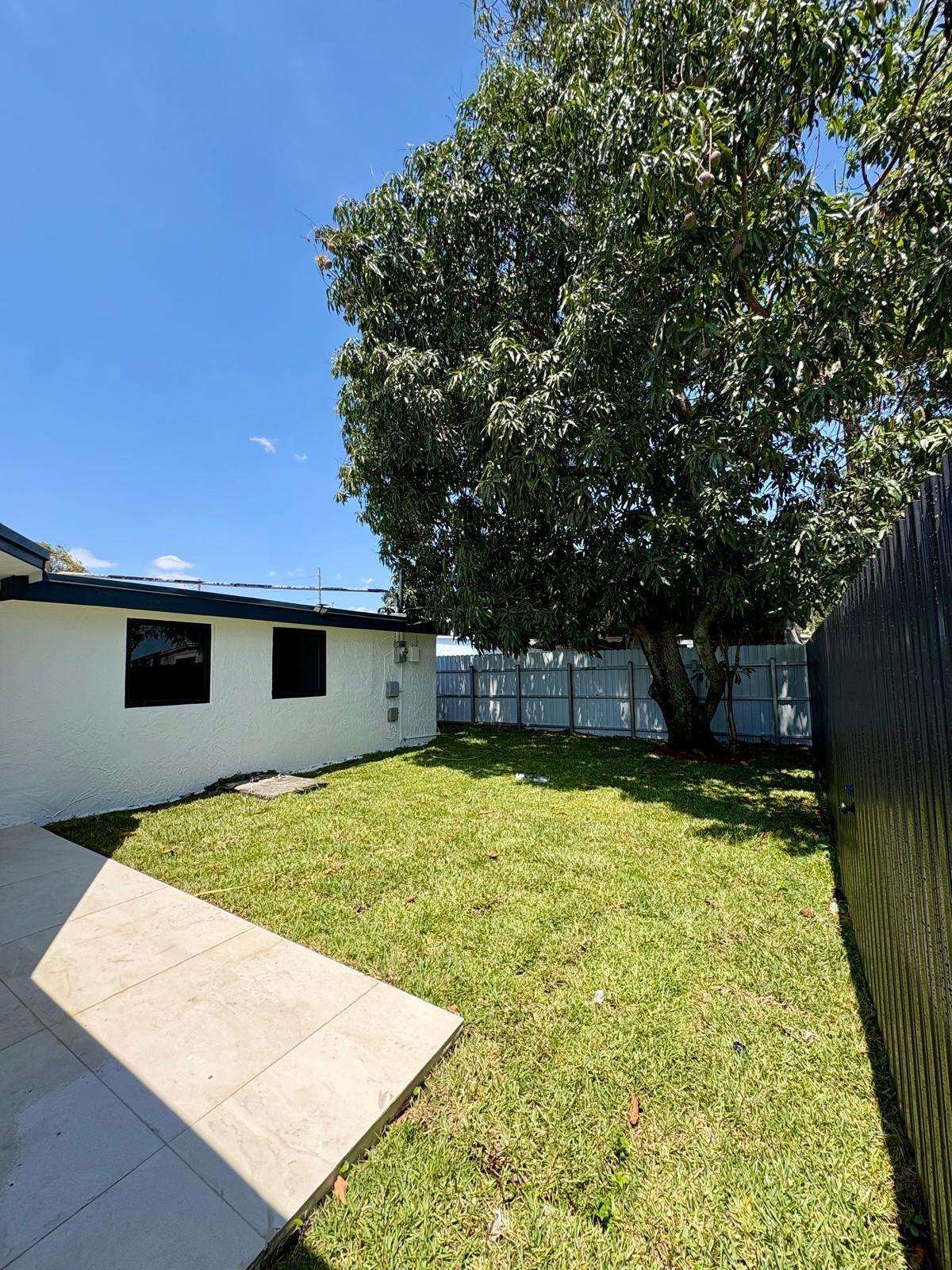 1890 Rutland, Opa Locka FL 33054