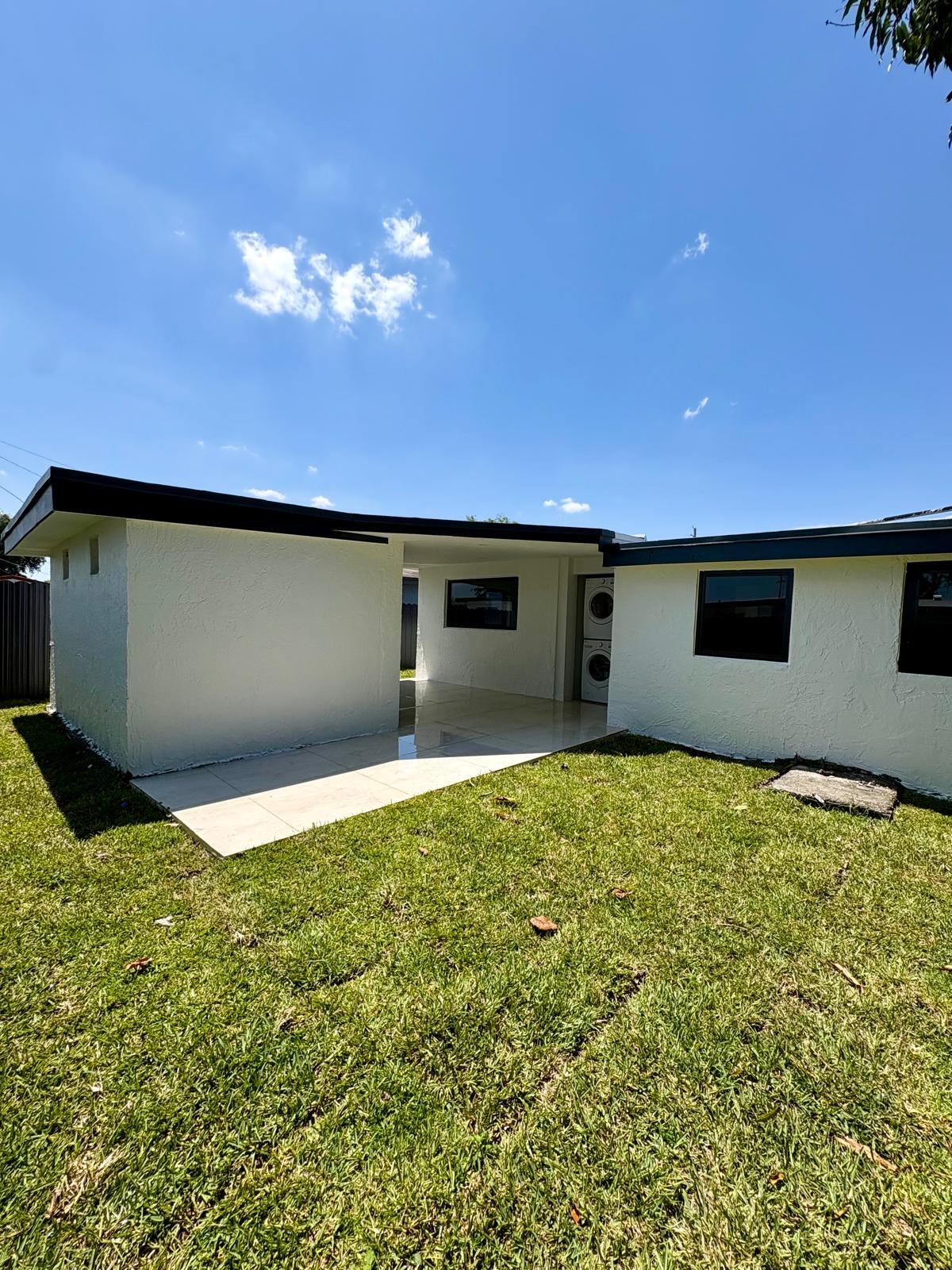 1890 Rutland, Opa Locka FL 33054