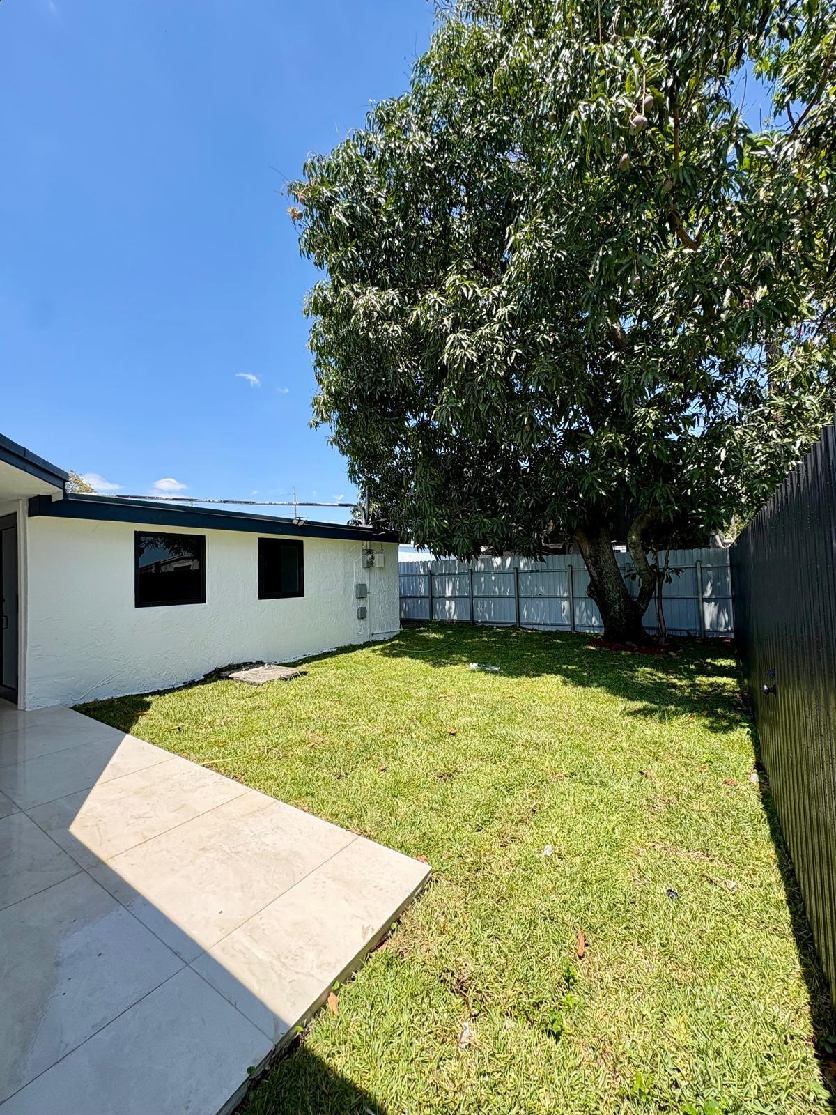 1890 Rutland, Opa Locka FL 33054