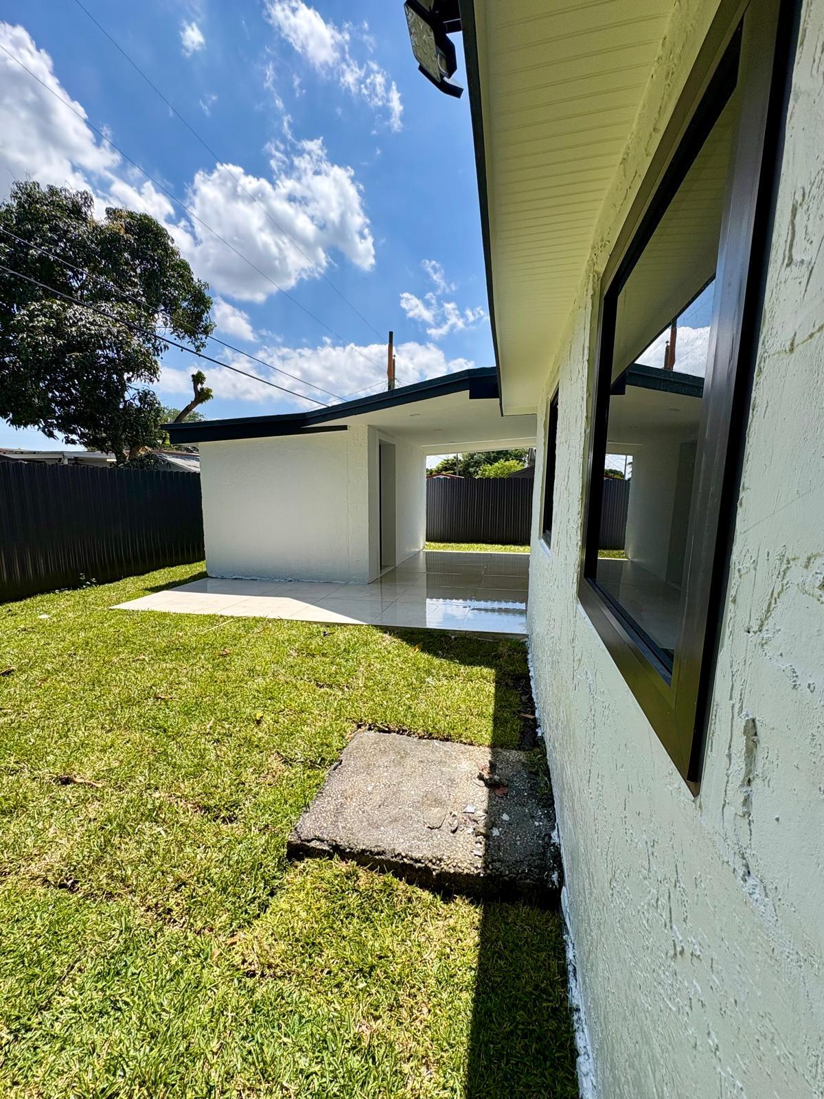 1890 Rutland, Opa Locka FL 33054