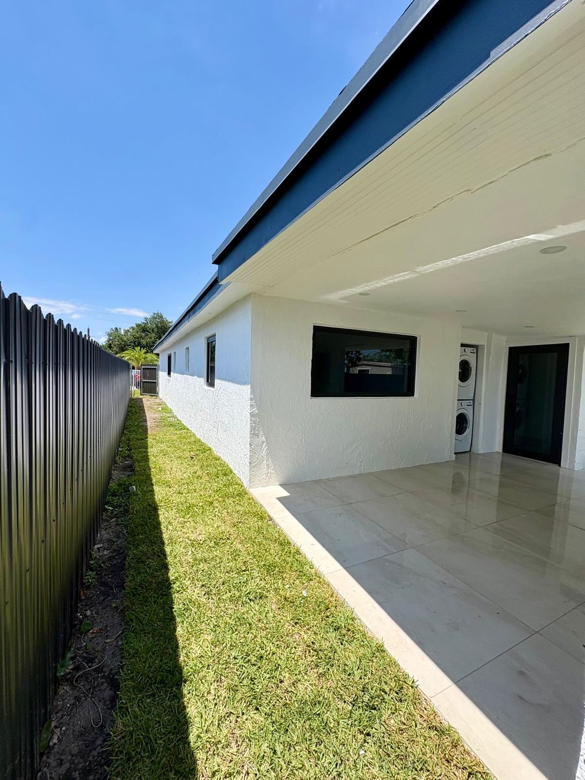 1890 Rutland, Opa Locka FL 33054