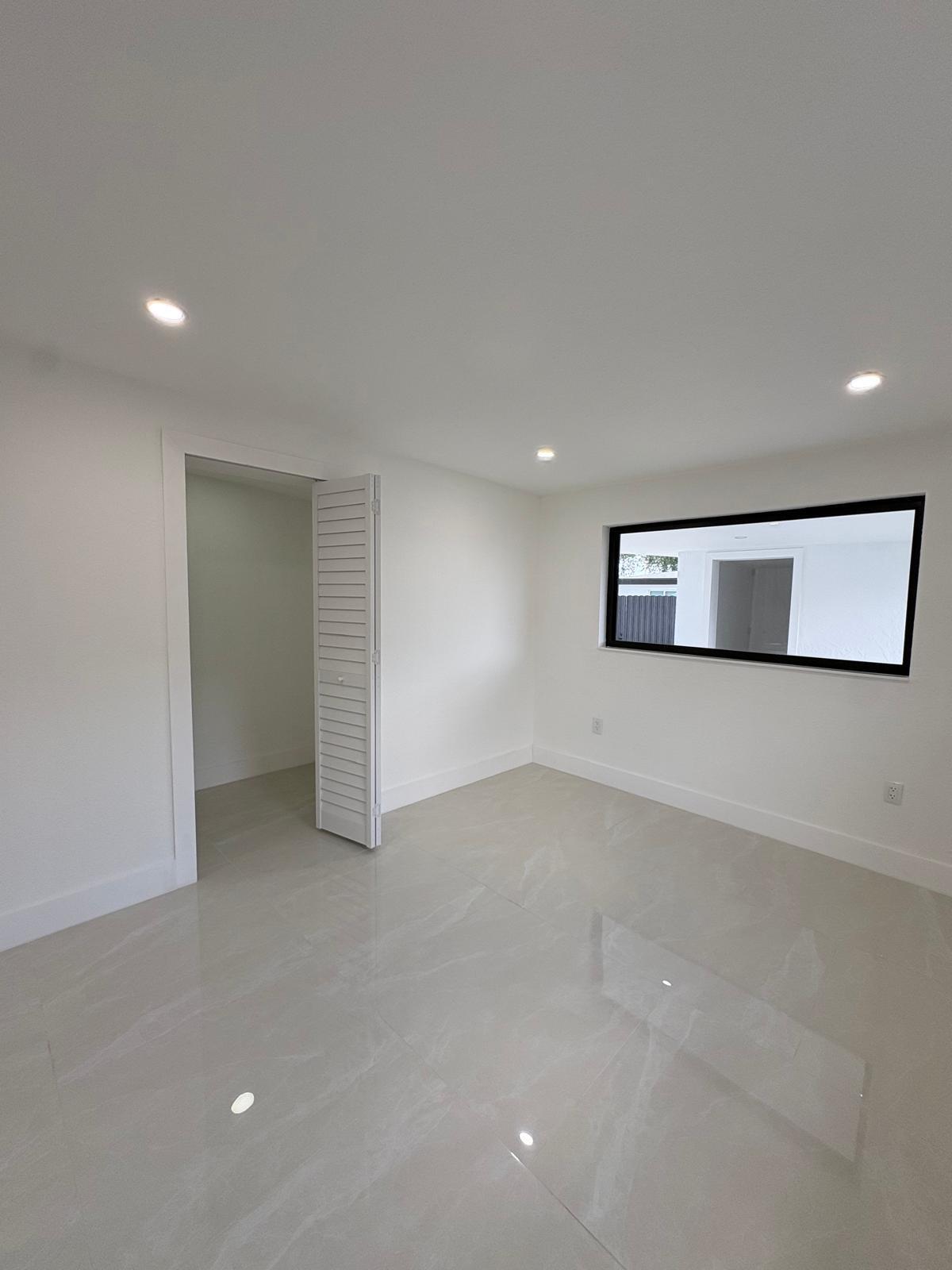 1890 Rutland, Opa Locka FL 33054