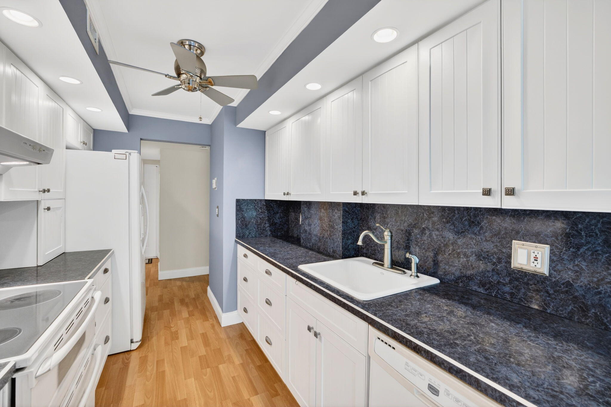 1410 Sheridan #19i, Hollywood FL 33020