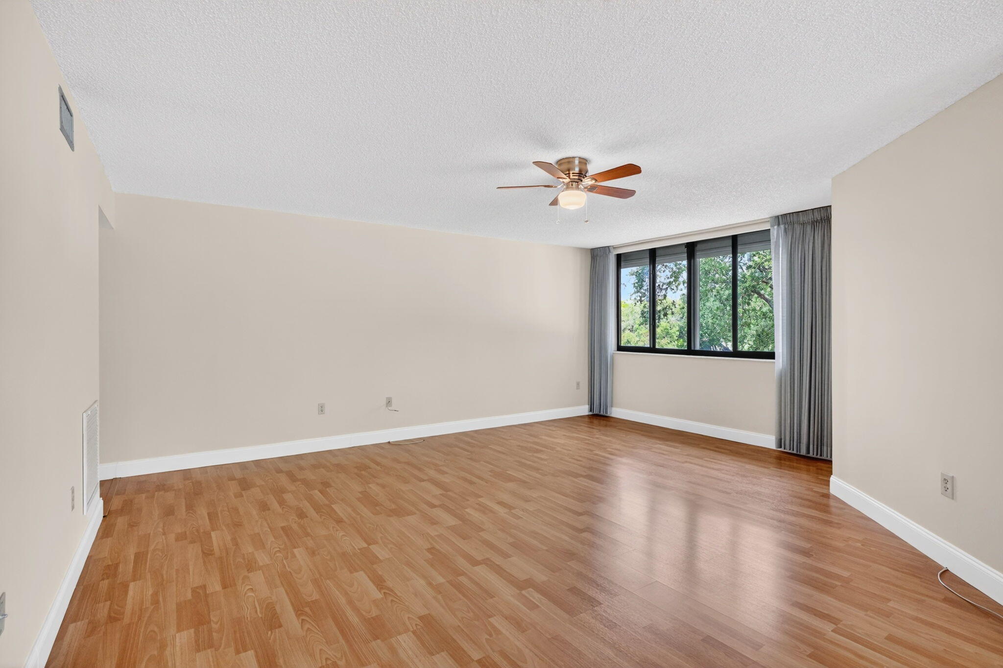 1410 Sheridan #19i, Hollywood FL 33020