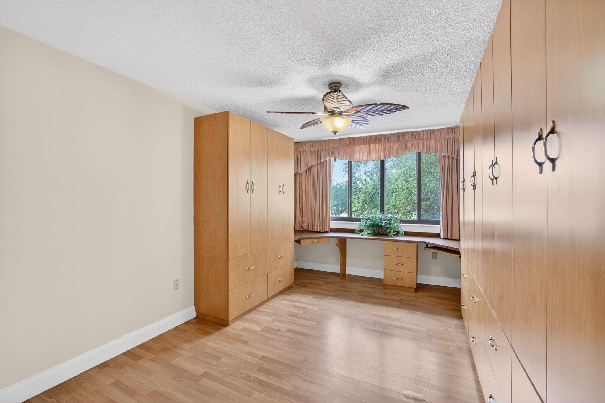 1410 Sheridan #19i, Hollywood FL 33020