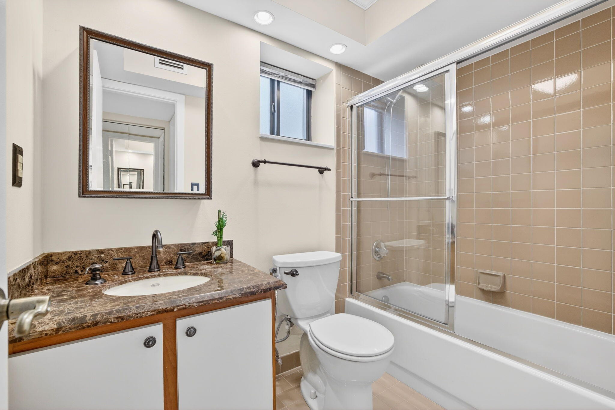 1410 Sheridan #19i, Hollywood FL 33020