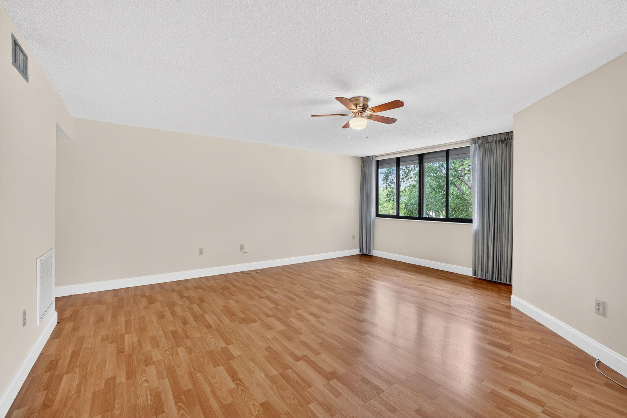 1410 Sheridan #19i, Hollywood FL 33020