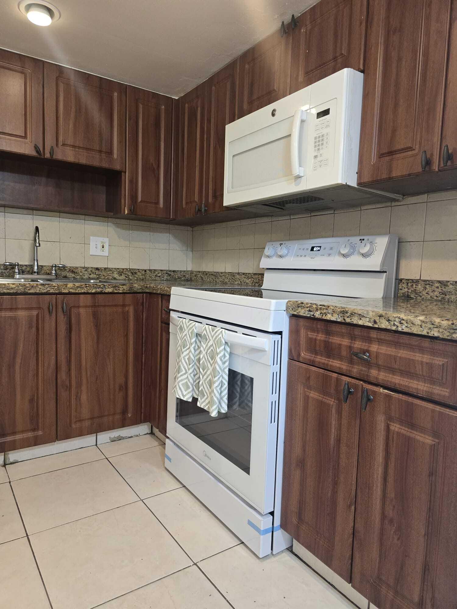 1201 SW 52nd #202-2, North Lauderdale FL 33068