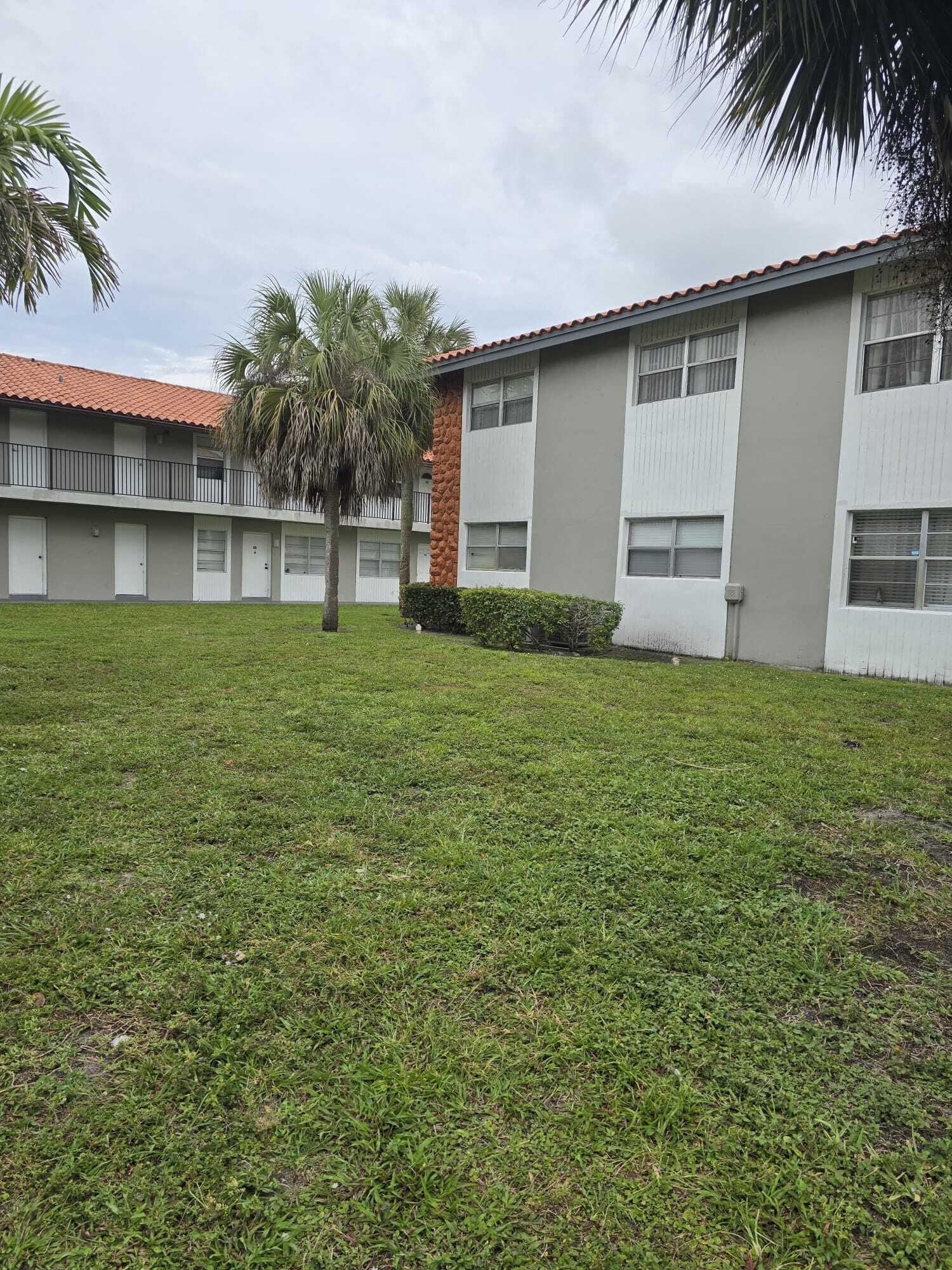 1201 SW 52nd #202-2, North Lauderdale FL 33068