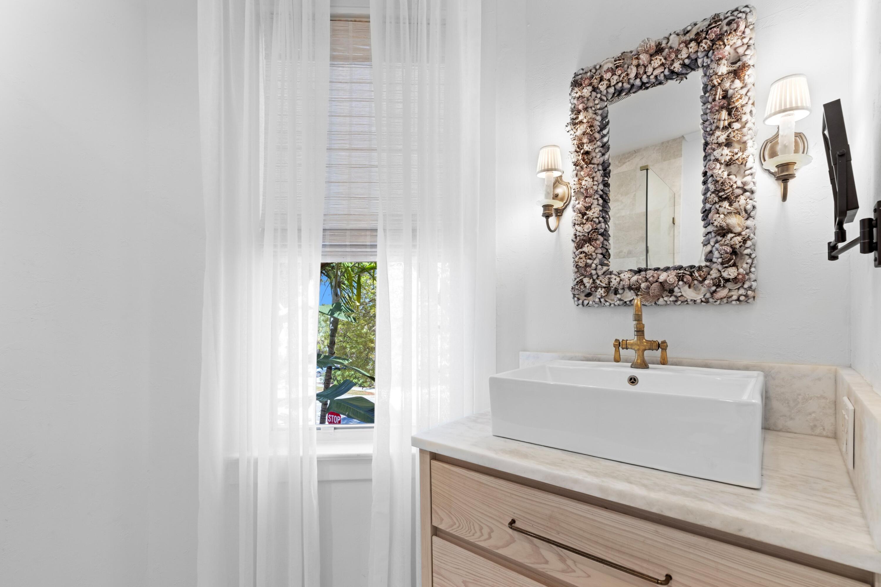 746 Upland, West Palm Beach FL 33401