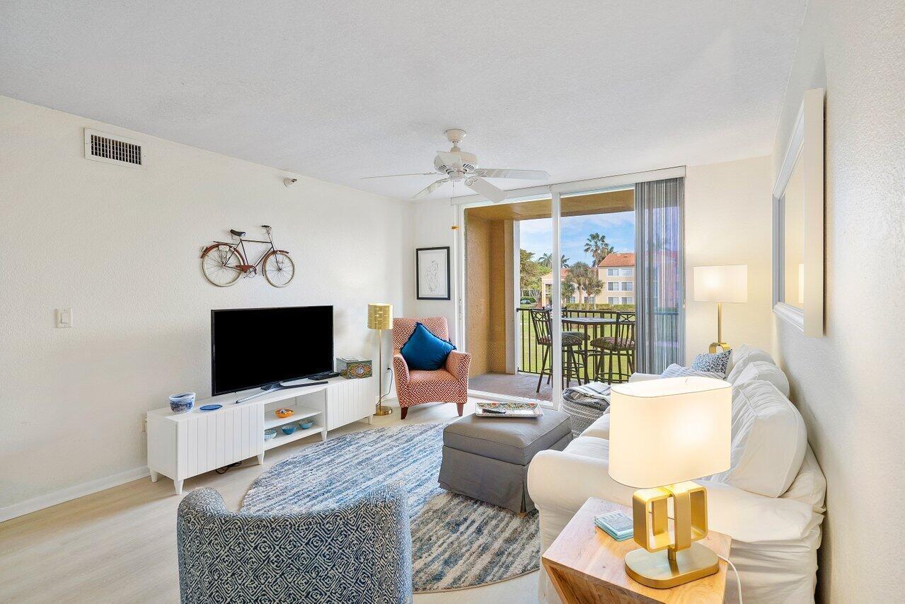 157 Yacht Club #206, Hypoluxo FL 33462