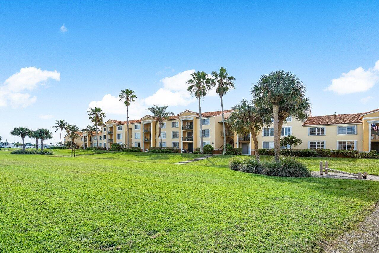 157 Yacht Club #206, Hypoluxo FL 33462