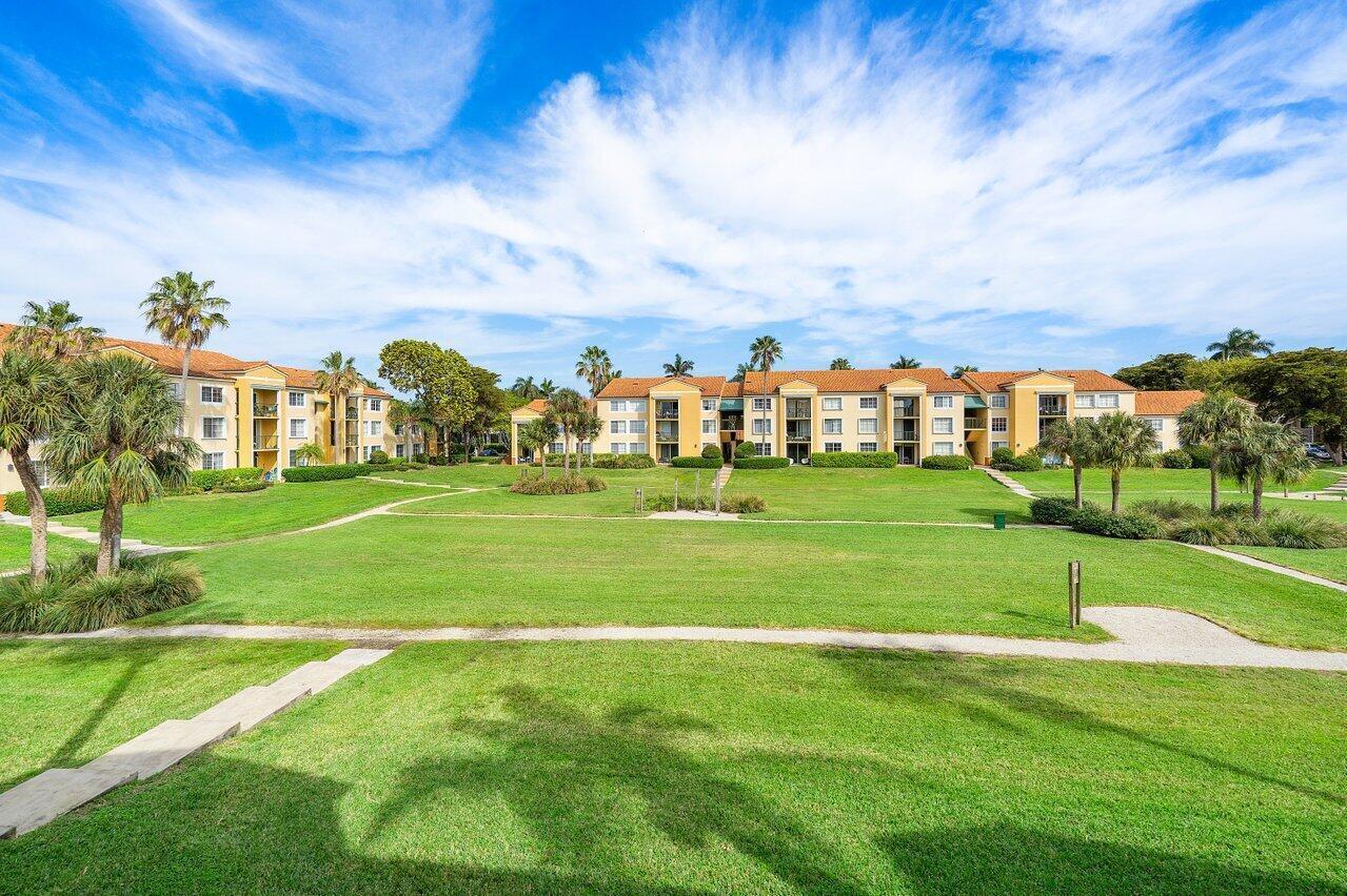 157 Yacht Club #206, Hypoluxo FL 33462