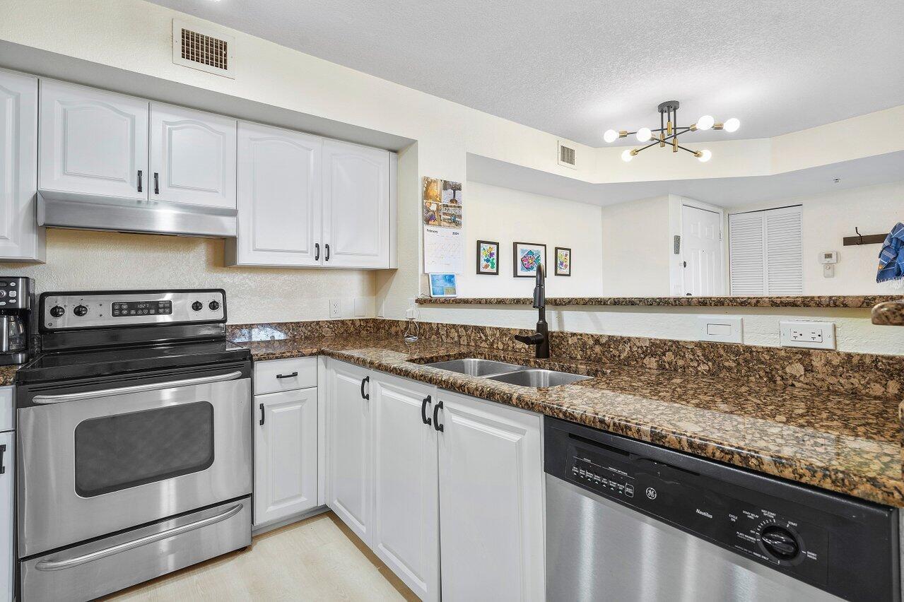 157 Yacht Club #206, Hypoluxo FL 33462