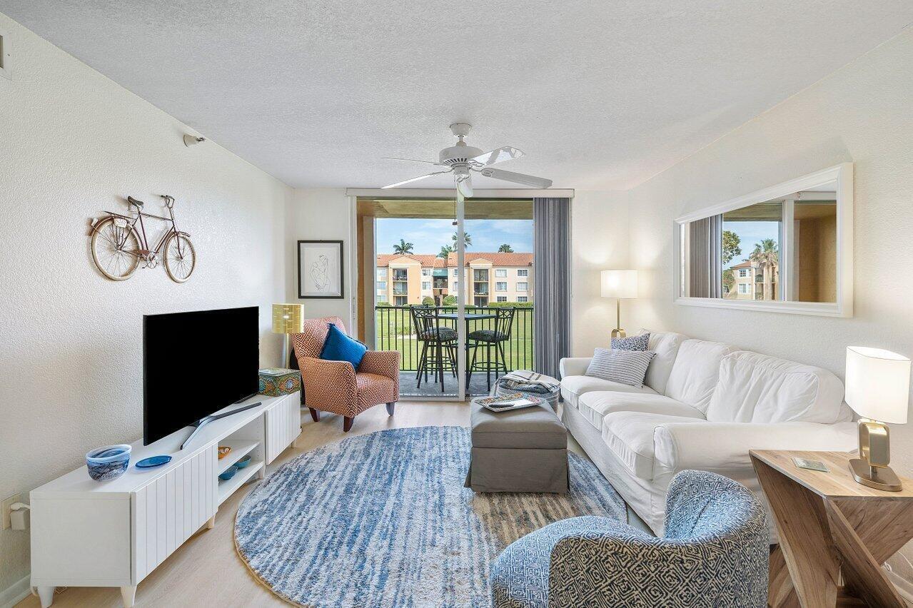 157 Yacht Club #206, Hypoluxo FL 33462