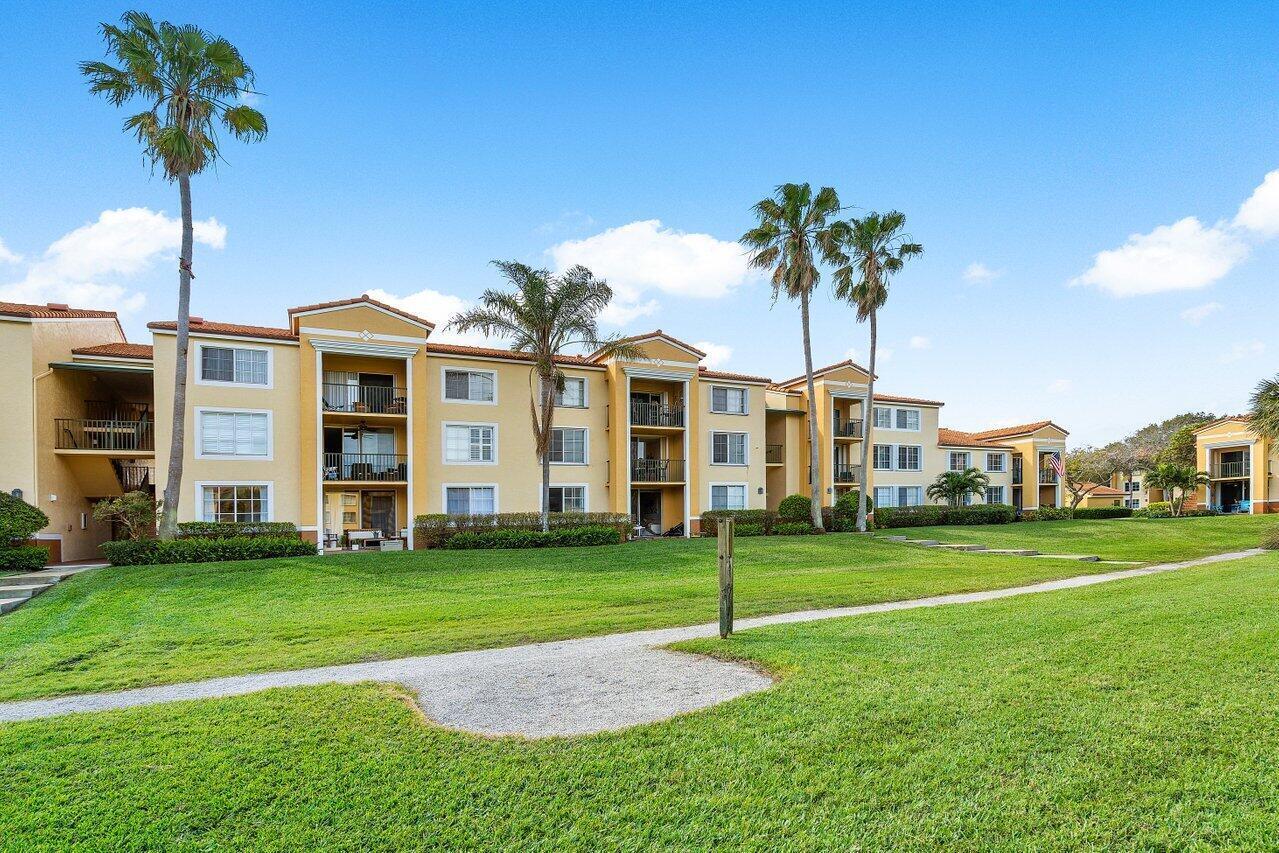 157 Yacht Club #206, Hypoluxo FL 33462