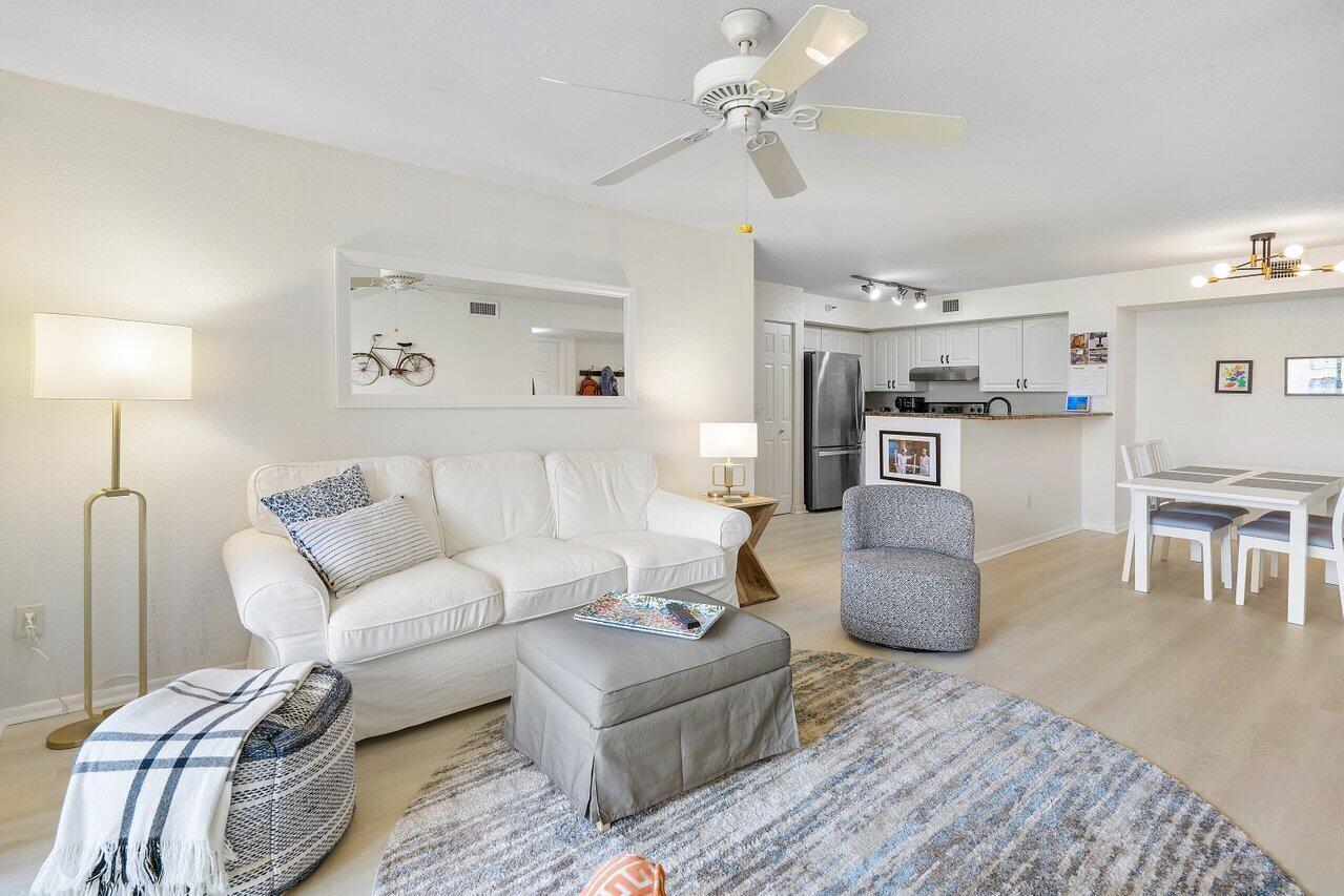 157 Yacht Club #206, Hypoluxo FL 33462
