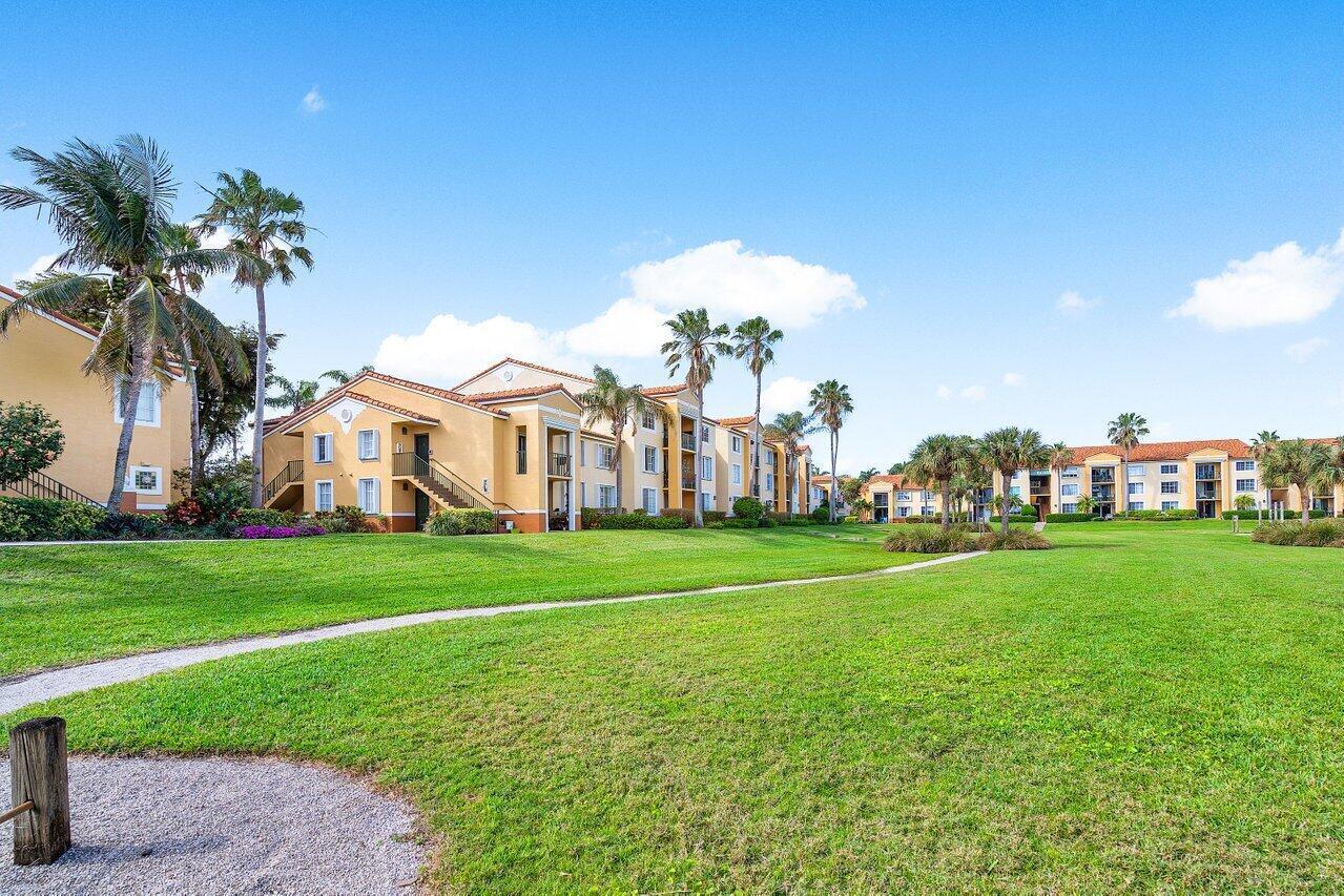 157 Yacht Club #206, Hypoluxo FL 33462