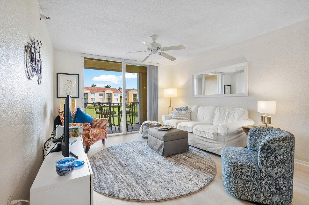 157 Yacht Club #206, Hypoluxo FL 33462