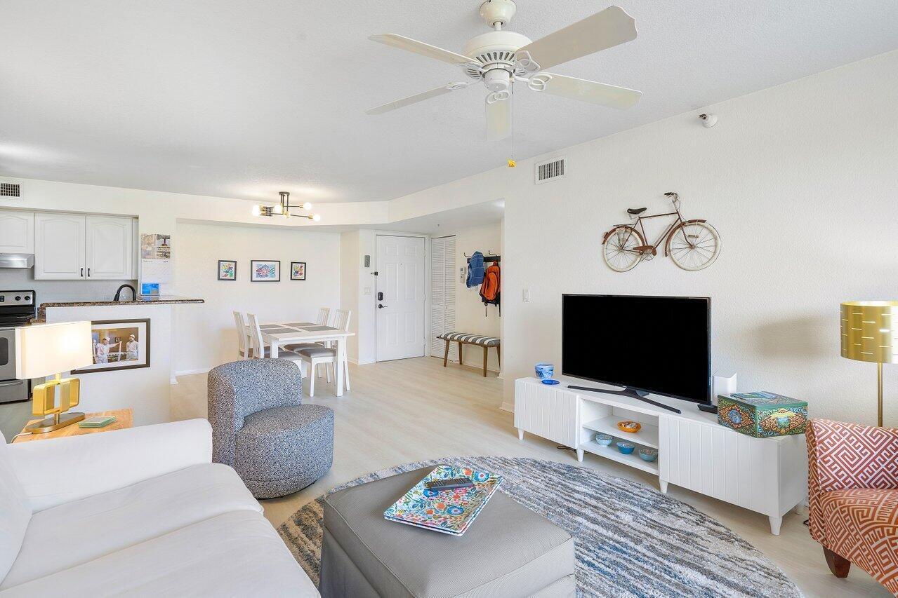 157 Yacht Club #206, Hypoluxo FL 33462