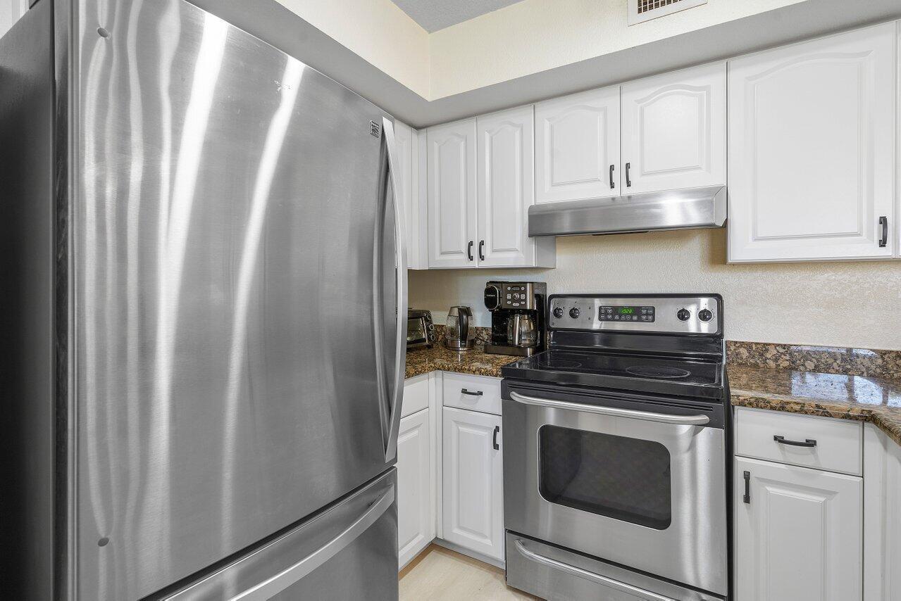 157 Yacht Club #206, Hypoluxo FL 33462