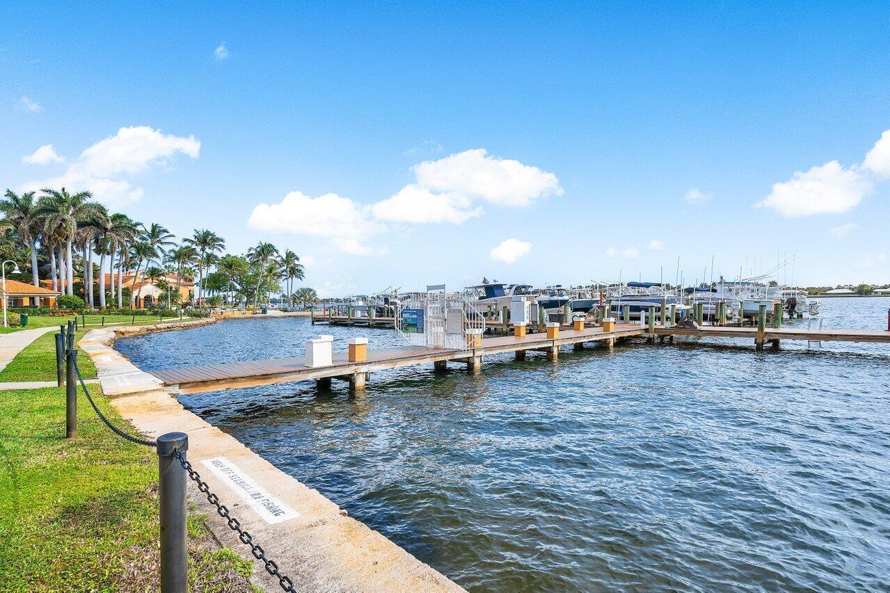 157 Yacht Club #206, Hypoluxo FL 33462