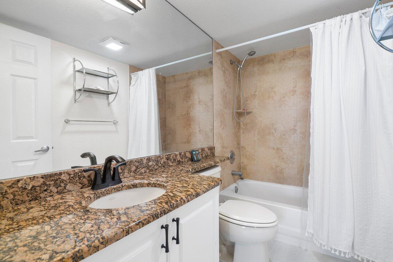 157 Yacht Club #206, Hypoluxo FL 33462