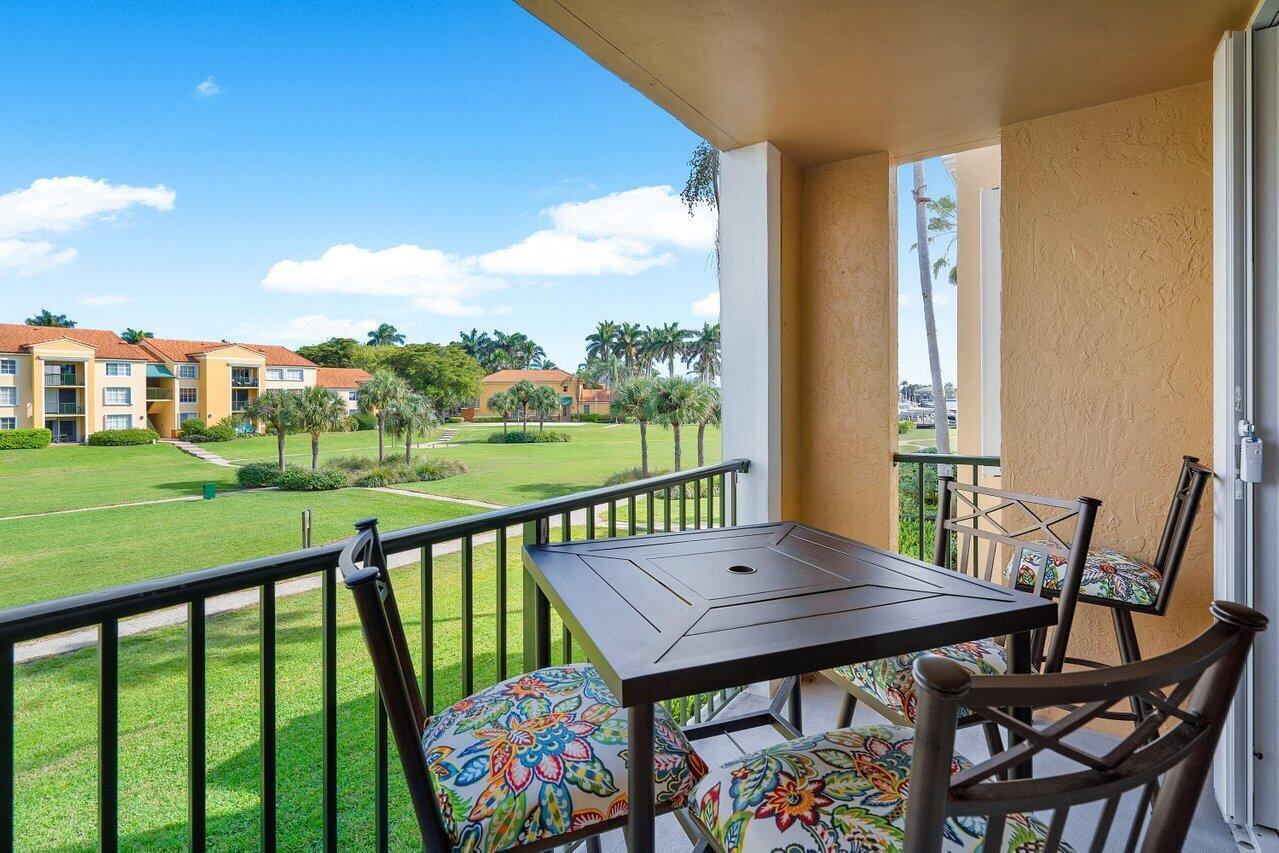 157 Yacht Club #206, Hypoluxo FL 33462