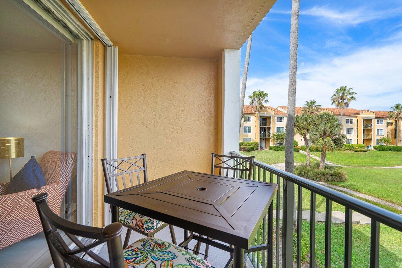 157 Yacht Club #206, Hypoluxo FL 33462
