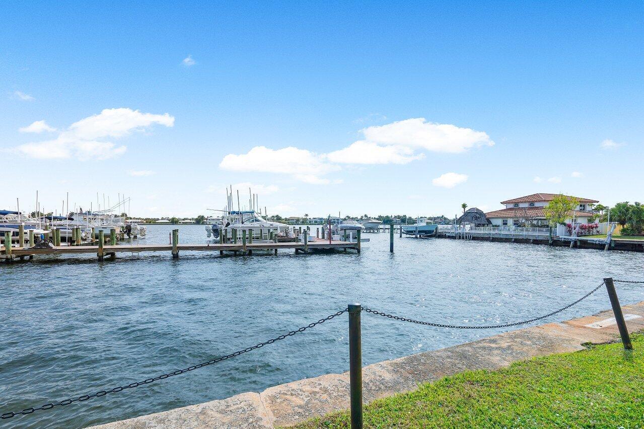 157 Yacht Club #206, Hypoluxo FL 33462
