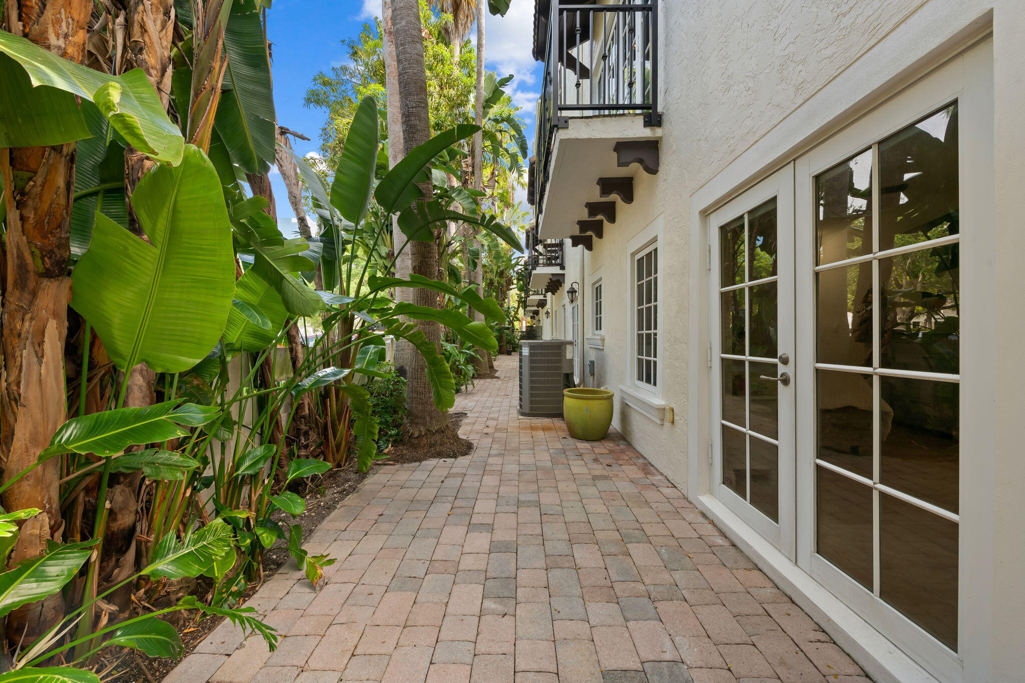 500 SE 7th #105, Fort Lauderdale FL 33301