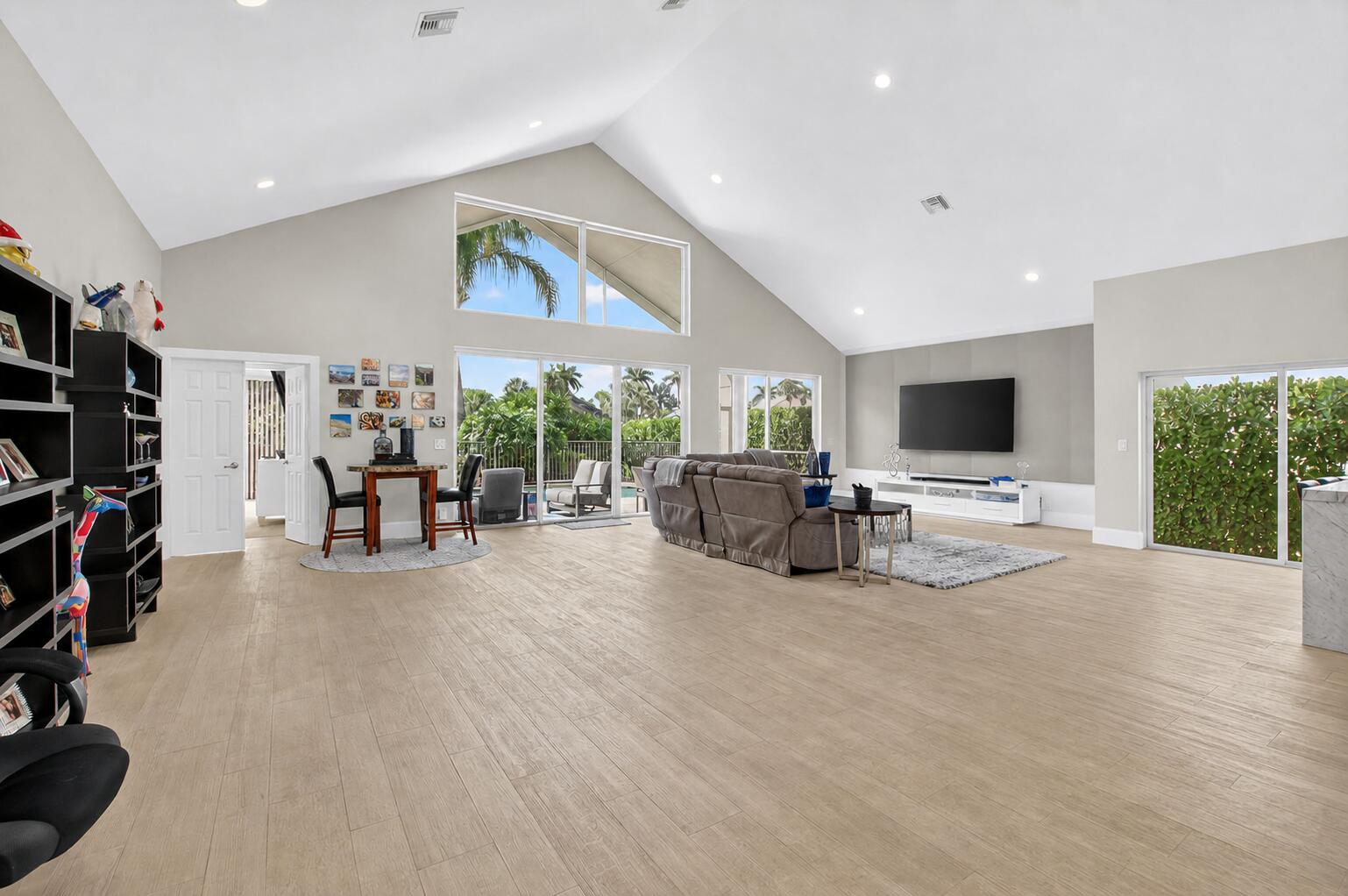 17320 Loch Lomond, Boca Raton FL 33496