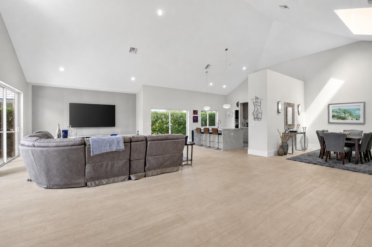 17320 Loch Lomond, Boca Raton FL 33496