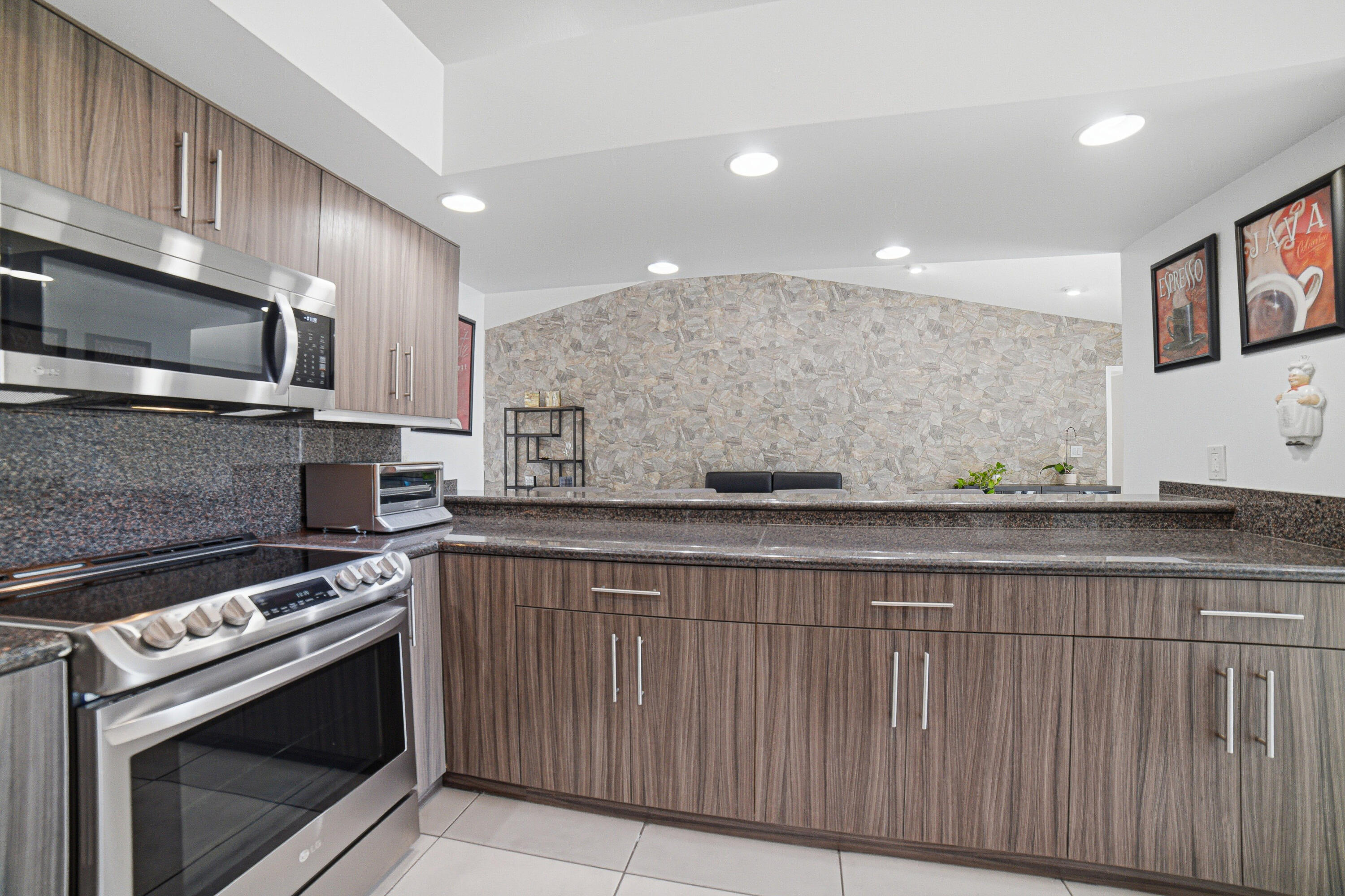 7614 NW 87th, Tamarac FL 33321