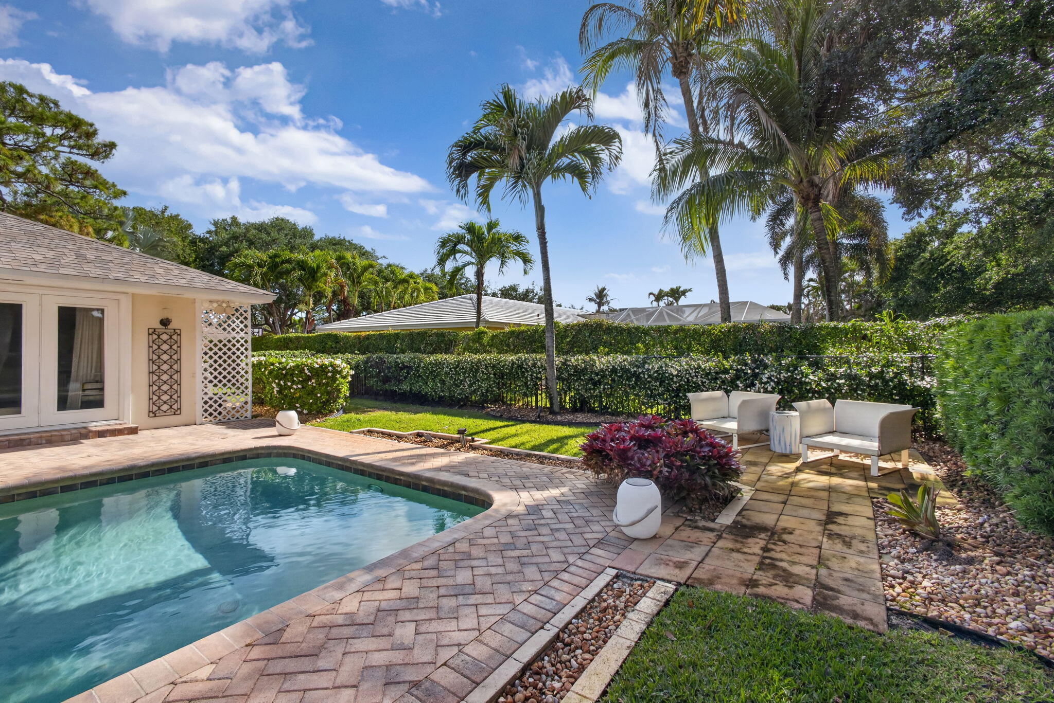 291 Country Club, Tequesta FL 33469