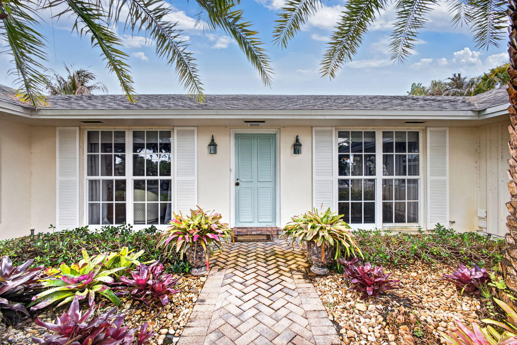291 Country Club, Tequesta FL 33469
