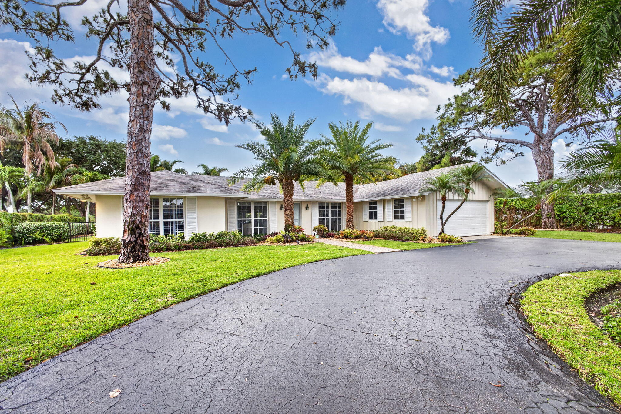 291 Country Club, Tequesta FL 33469